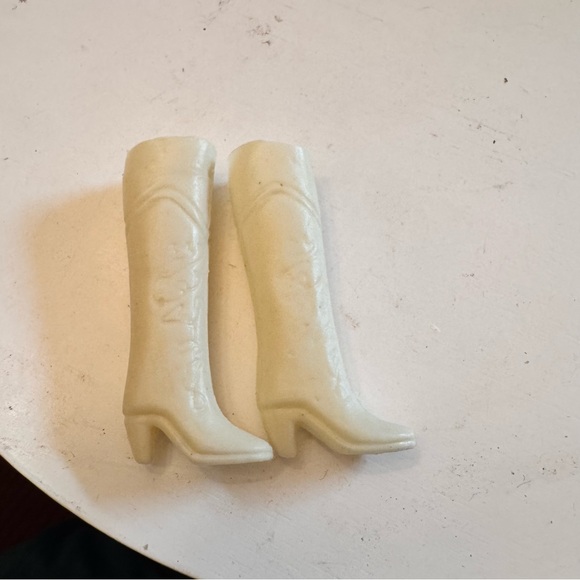 vintage white  barbie boots - Picture 2 of 3